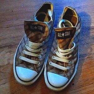 Low top plaid design Converse